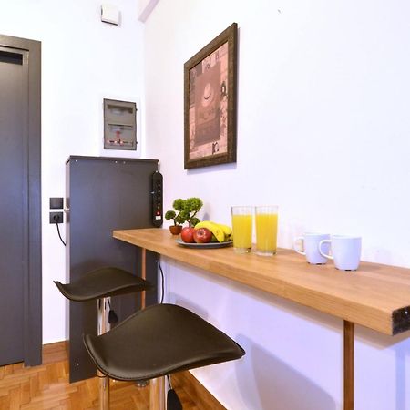 A Modern Rustic Cosy Apartment At The Foot Of Mount Lycabettus Athen Exterior foto