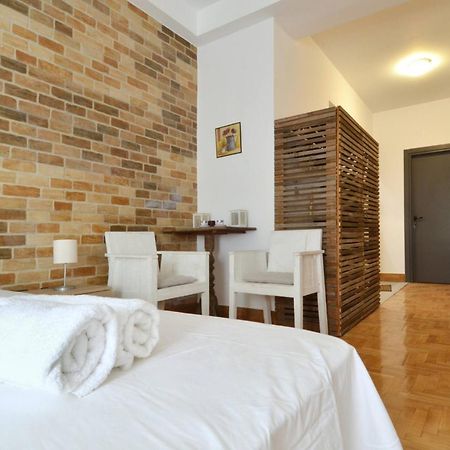 A Modern Rustic Cosy Apartment At The Foot Of Mount Lycabettus Athen Exterior foto