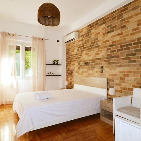 A Modern Rustic Cosy Apartment At The Foot Of Mount Lycabettus Athen Exterior foto