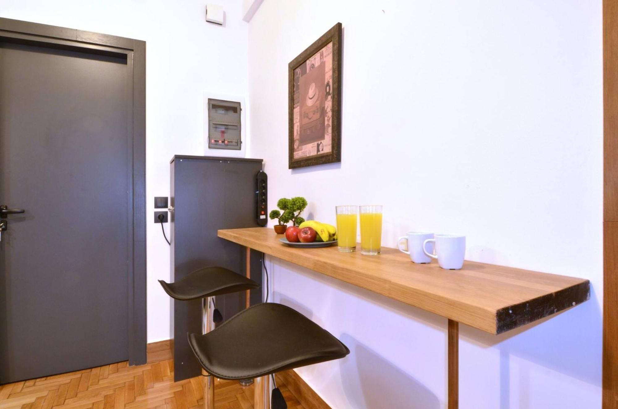 A Modern Rustic Cosy Apartment At The Foot Of Mount Lycabettus Athen Exterior foto